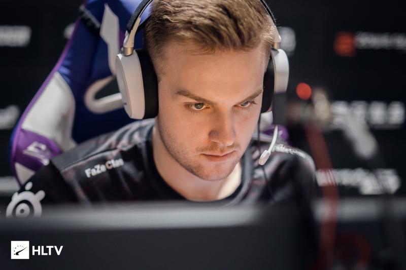 IEM墨尔本2025第一天：精彩比赛、击杀、评论、表情包、网红反应