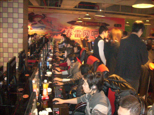 扑克中进攻的正确姿势（扑克进攻的最佳策略）